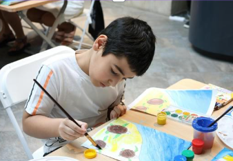 child painting